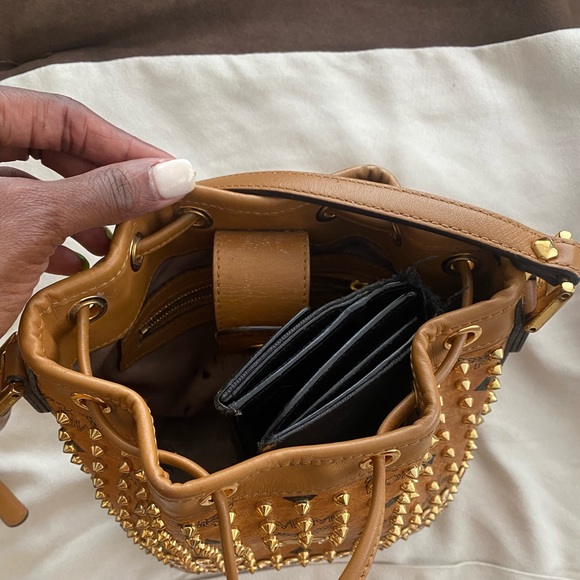 💚🔥 MCM Bucket Bag w/Studs 💫 - Picture 10 of 12